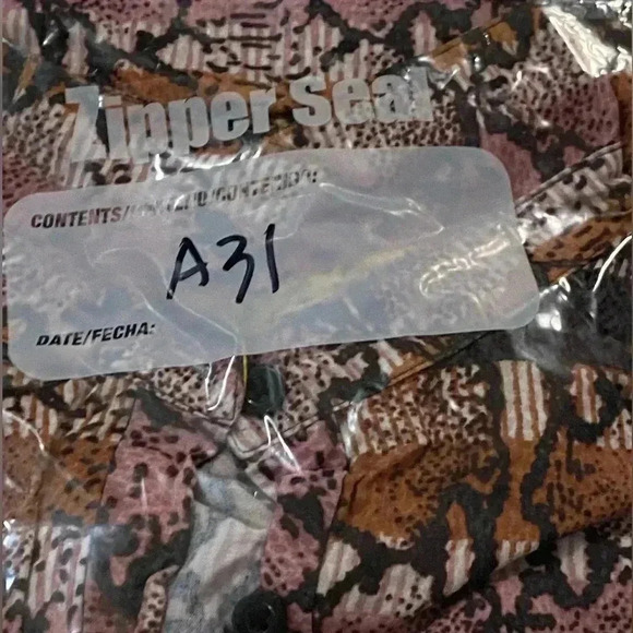 🎈Rachel Roy women snake  print button down long sleeve 100% viscose top size 6 - Picture 6 of 6